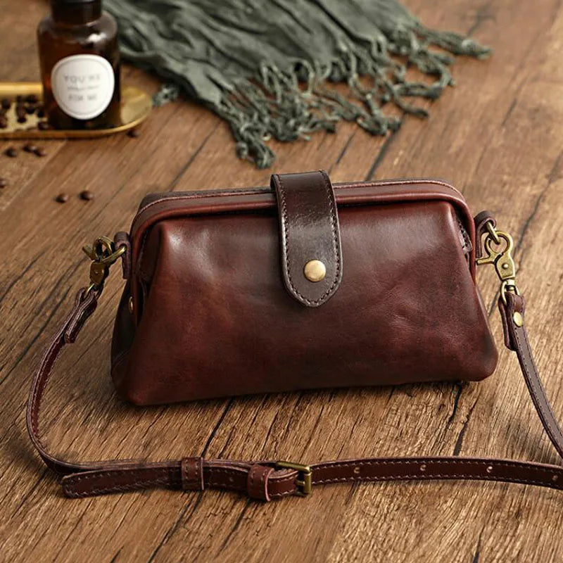 Savannah | Timeless Compact Bag in Rich Cognac Hue