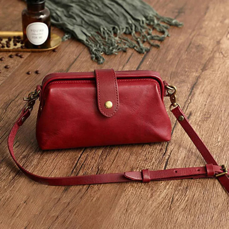 Savannah | Timeless Compact Bag in Rich Cognac Hue