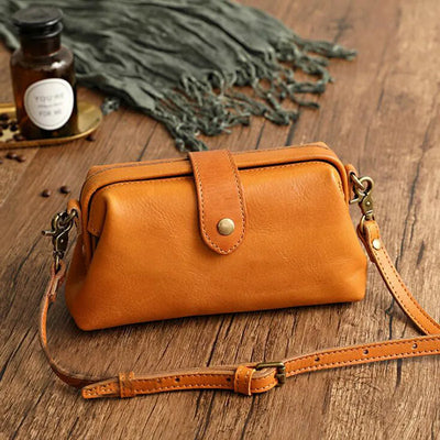 Quinn | Compact Classic Retro Shoulder Bag
