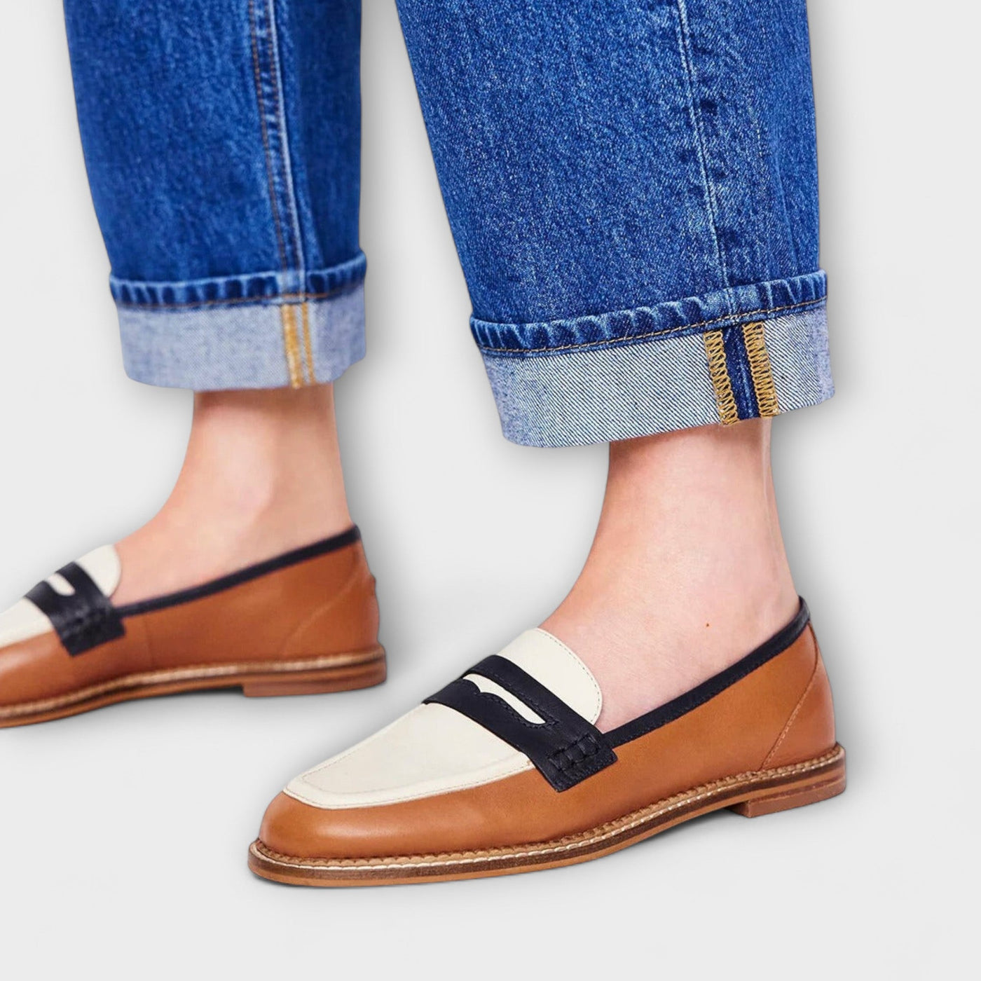 Oceane – Brown Slippers with Round Toe and Color Block Design