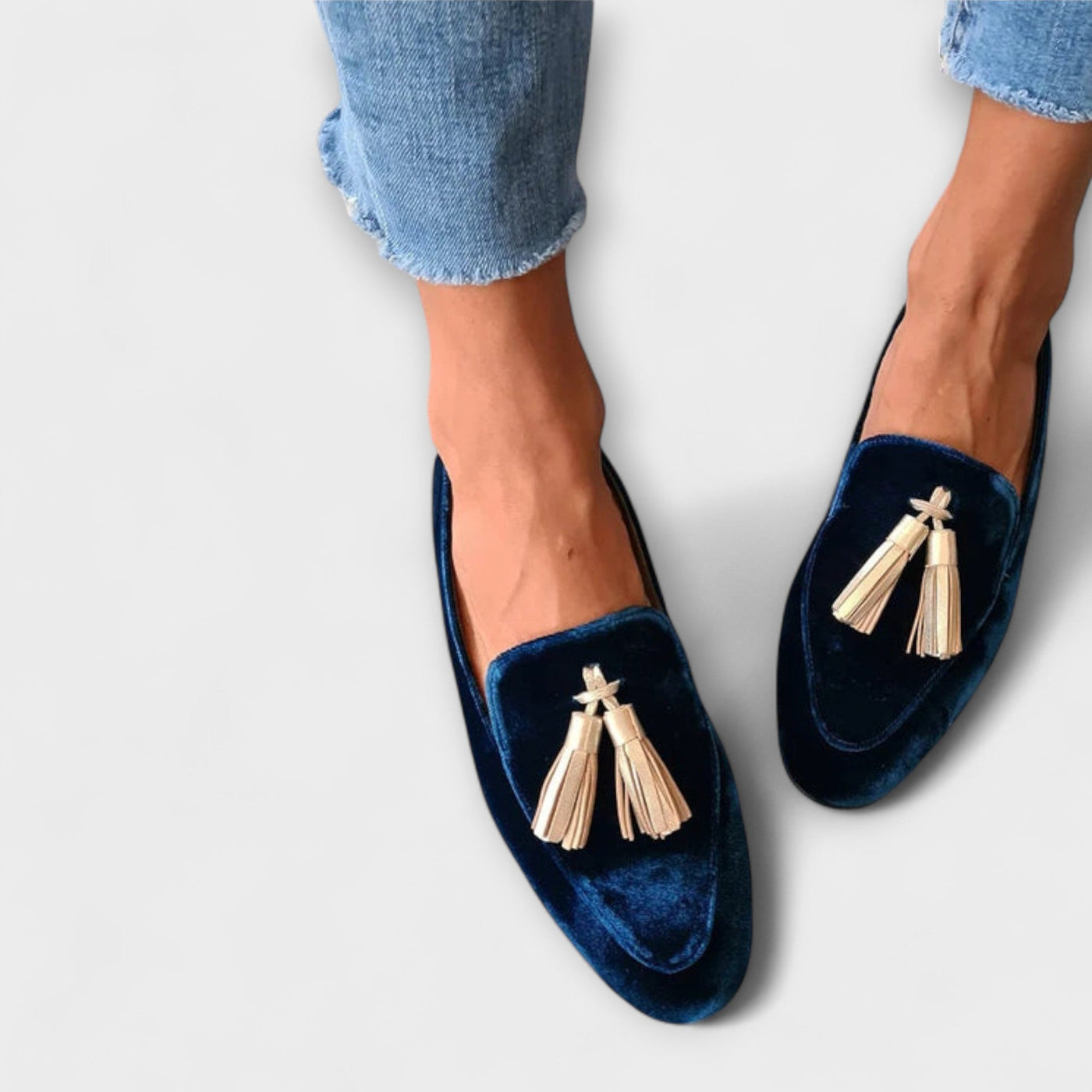 Quinnlyn – Retro Suede Loafers with Tassel Accents